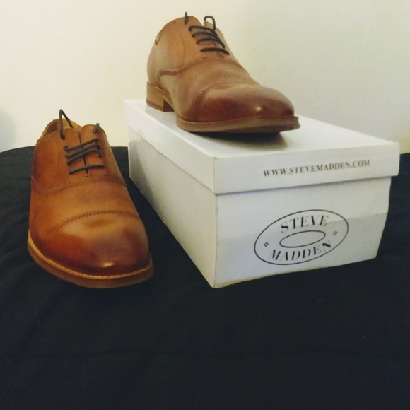 Men's Tan Oxfords - Picture 2 of 3